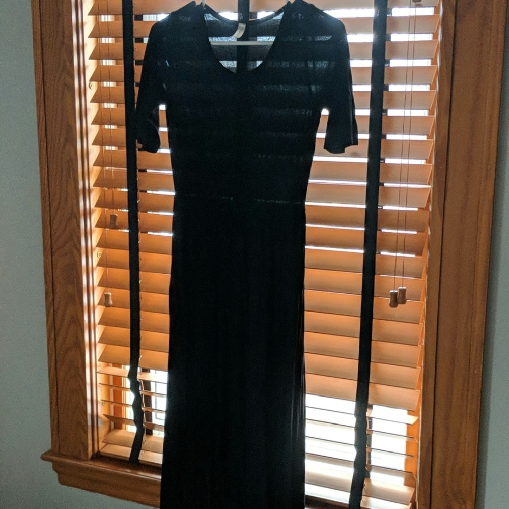 Short sleeve black maxi
